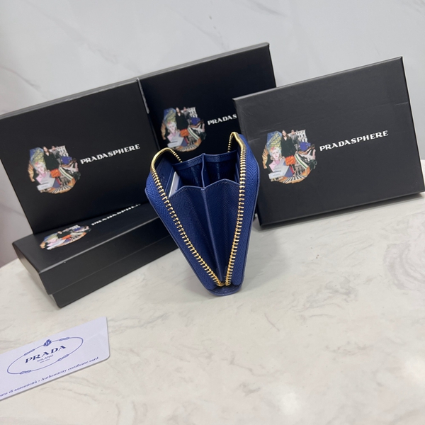 プラダ財布コピー着用イメージ